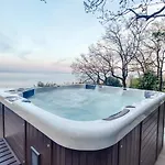 Premium Villa, Heatable Infinity Pool, Jacuzzi And Seaview, And Just 10min By Foot Volosko