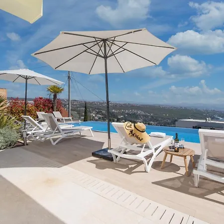 Premium Villa, Heatable Infinity Pool, Jacuzzi And Seaview, And Just 10min By Foot Volosko