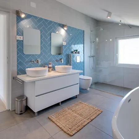 Premium Villa, Heatable Infinity Pool, Jacuzzi And Seaview, And Just 10min By Foot Вилла