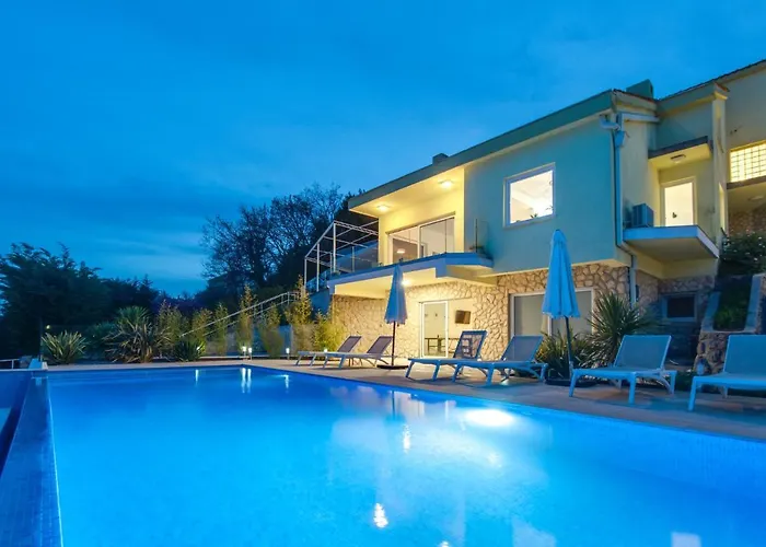 Premium Villa, Heatable Infinity Pool, Jacuzzi And Seaview, And Just 10min By Foot Villa Volosko