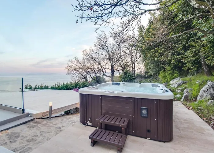 Premium Villa, Heatable Infinity Pool, Jacuzzi And Seaview, And Just 10min By Foot Volosko