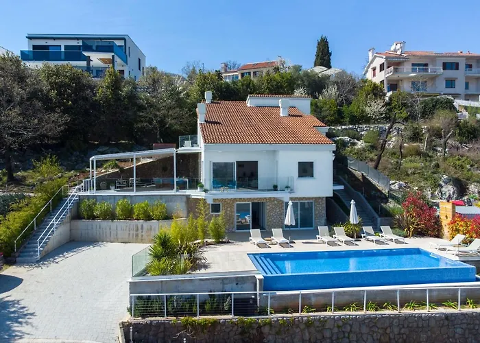 Premium Villa, Heatable Infinity Pool, Jacuzzi And Seaview, And Just 10min By Foot